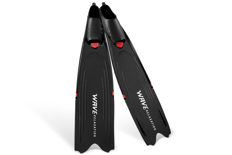 pinne per snorkeling di colore nero