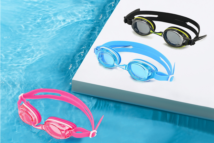 3 pairs of swimming goggles