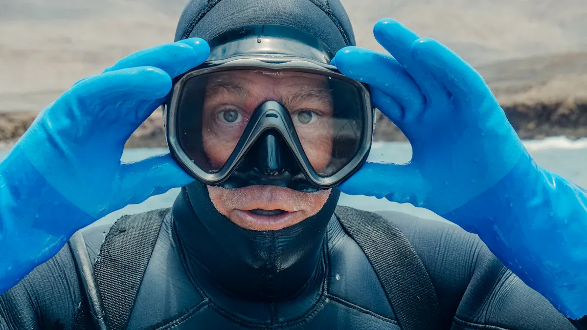 Key Factors That Affect Diving Mask Prices Online